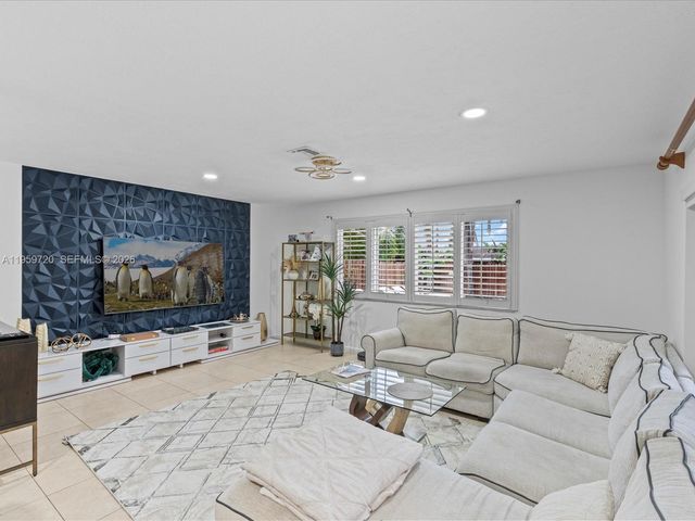 1113 N 46th Terrace, Hollywood, FL 33021