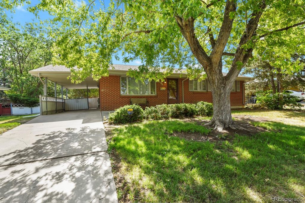564 Moline Street, Aurora, CO 80010