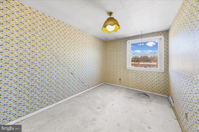 2038 KENT RD, Folcroft, PA 19032