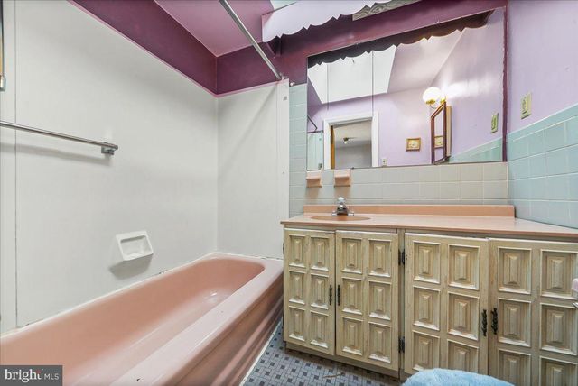 2038 KENT RD, Folcroft, PA 19032