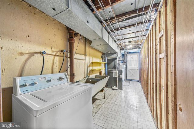 2038 KENT RD, Folcroft, PA 19032