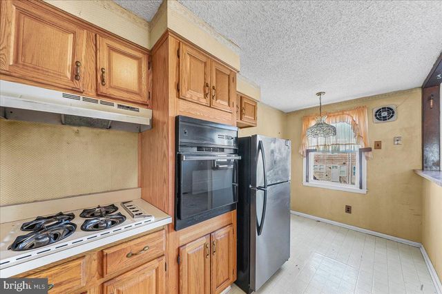 2038 KENT RD, Folcroft, PA 19032