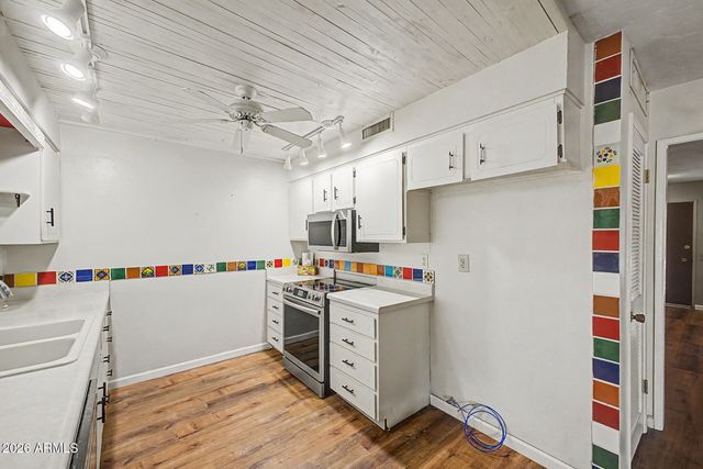 14044 N Lakeforest Drive, Sun City, AZ 85351