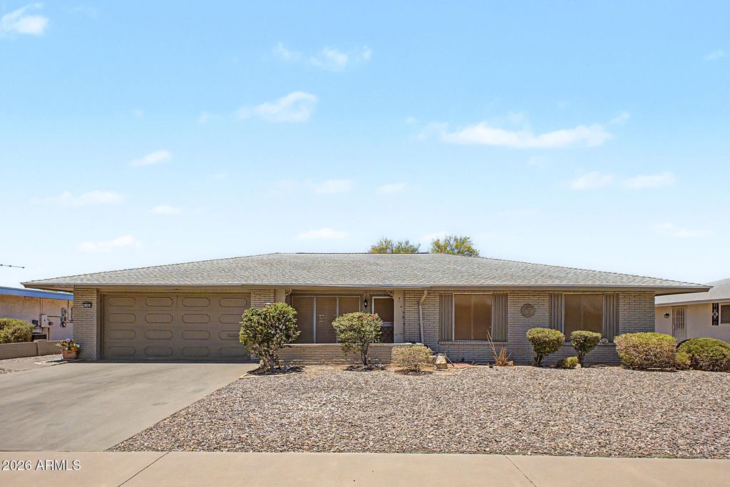 14044 N Lakeforest Drive, Sun City, AZ 85351