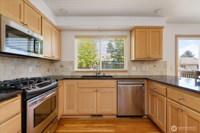 726 SW Puffin Street, Oak Harbor, WA 98277