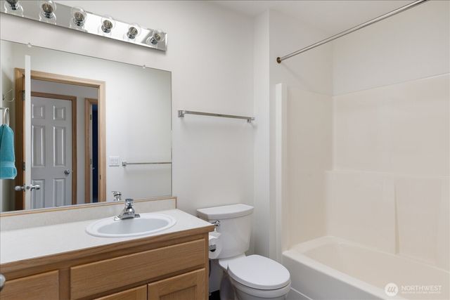 726 SW Puffin Street, Oak Harbor, WA 98277