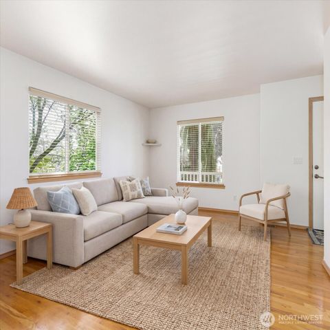 726 SW Puffin Street, Oak Harbor, WA 98277