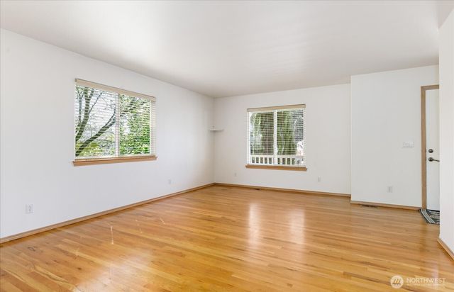 726 SW Puffin Street, Oak Harbor, WA 98277