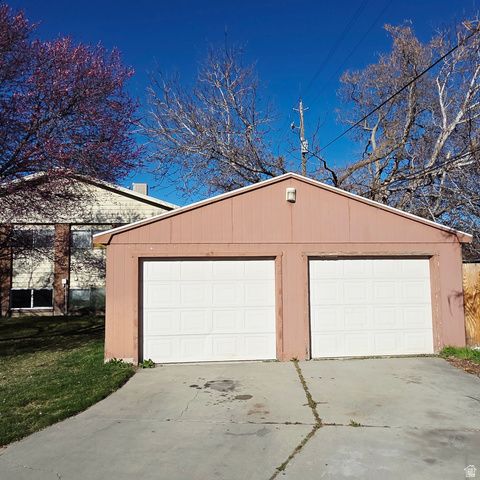 8408 S FOXBRIDGE CIR, Midvale, UT 84047