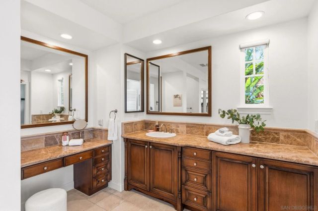 3228 Sitio Montecillo, Carlsbad, CA 92009