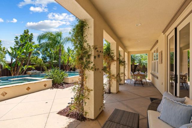 3228 Sitio Montecillo, Carlsbad, CA 92009