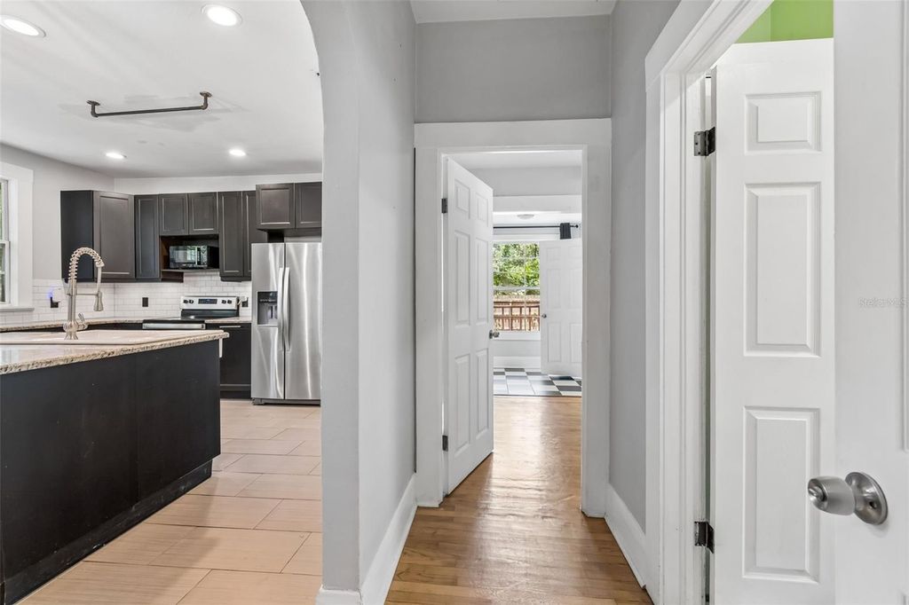 Image 18 of property listing at 1202 E LOUISIANA AVENUE, Tampa, FL 33603
