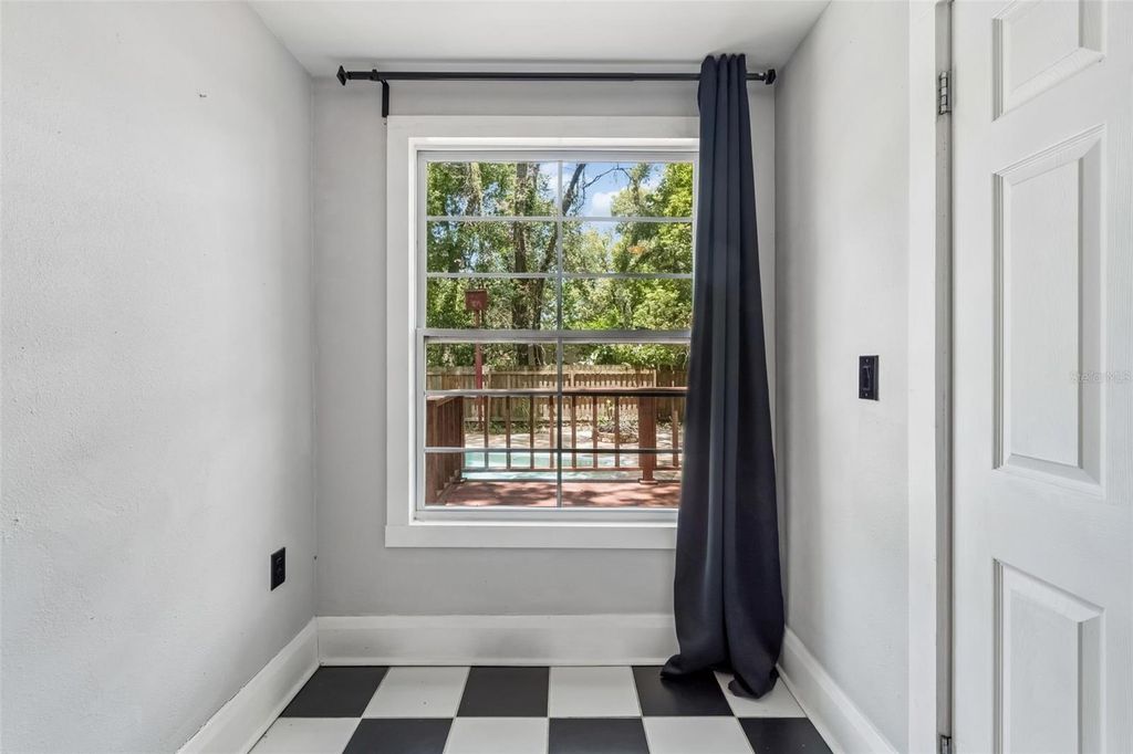 Image 26 of property listing at 1202 E LOUISIANA AVENUE, Tampa, FL 33603