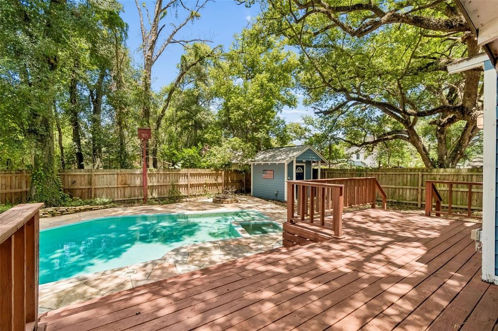 Image 31 of property listing at 1202 E LOUISIANA AVENUE, Tampa, FL 33603