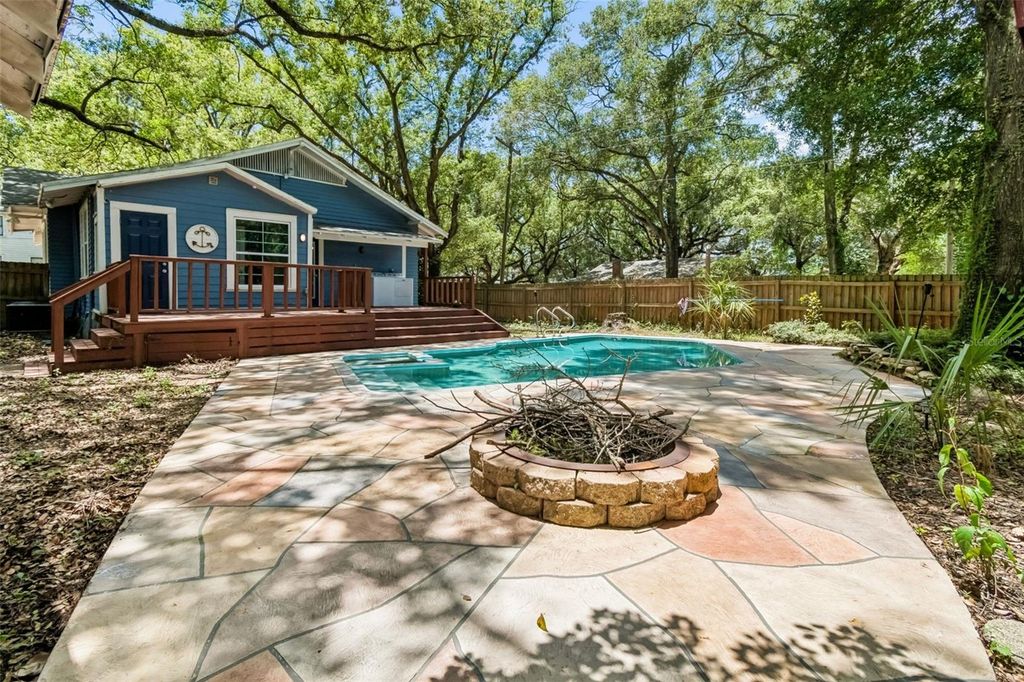 Image 37 of property listing at 1202 E LOUISIANA AVENUE, Tampa, FL 33603