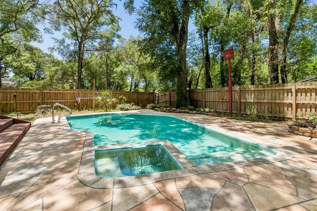 Image 38 of property listing at 1202 E LOUISIANA AVENUE, Tampa, FL 33603