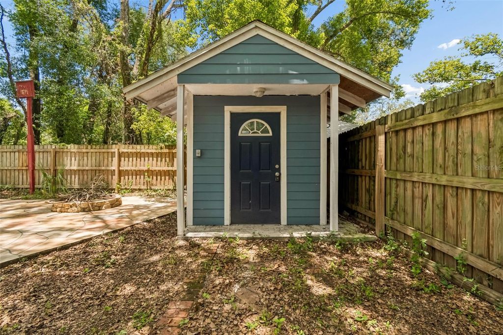 Image 39 of property listing at 1202 E LOUISIANA AVENUE, Tampa, FL 33603