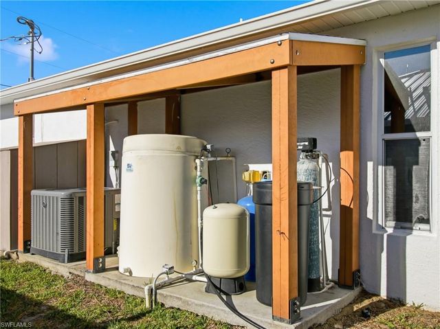 2833 NW 4th AVE, Cape Coral, FL 33993