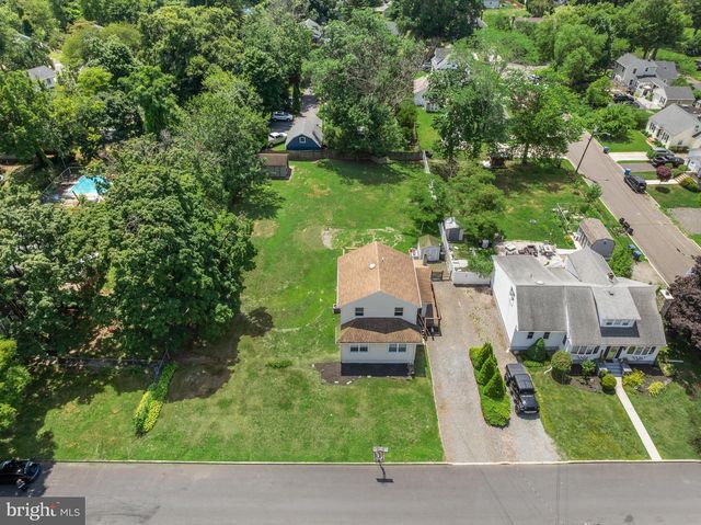 208 S GARFIELD AVE, Moorestown, NJ 08057