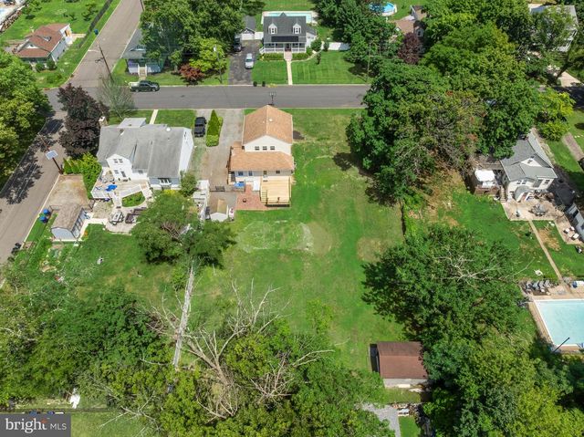 208 S GARFIELD AVE, Moorestown, NJ 08057