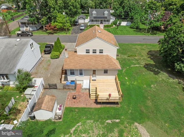 208 S GARFIELD AVE, Moorestown, NJ 08057