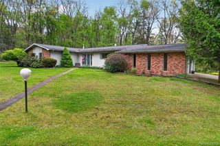 10467 McGregor Road, Hamburg Township, MI 48169
