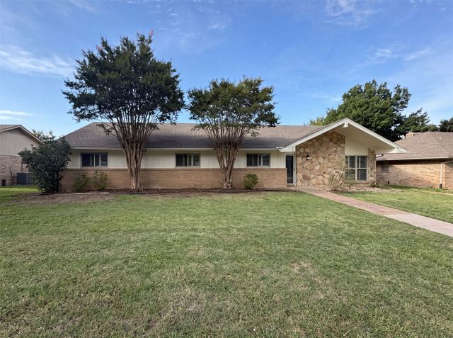1618 Woodcrest Lane, Carrollton, TX 75006