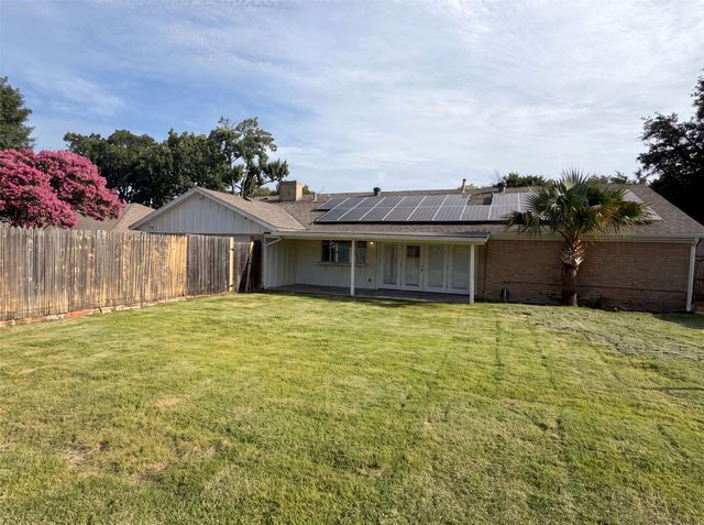 1618 Woodcrest Lane, Carrollton, TX 75006