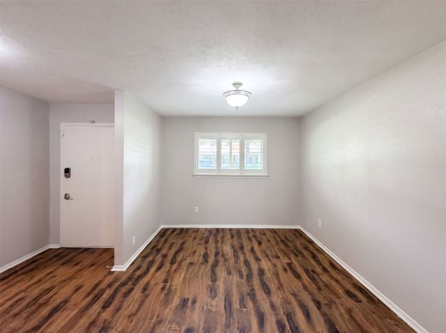 1618 Woodcrest Lane, Carrollton, TX 75006