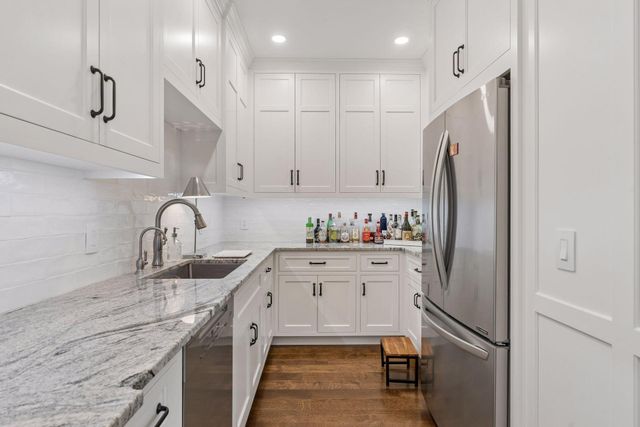 2805 Center Road, Wayzata, MN 55391