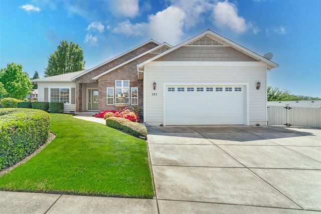 103 Greenmoor Drive, Eagle Point, OR 97524