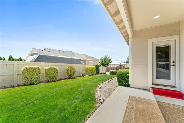 103 Greenmoor Drive, Eagle Point, OR 97524