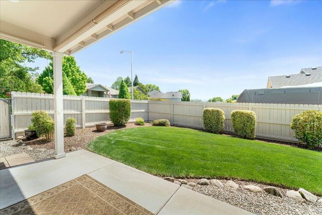 103 Greenmoor Drive, Eagle Point, OR 97524