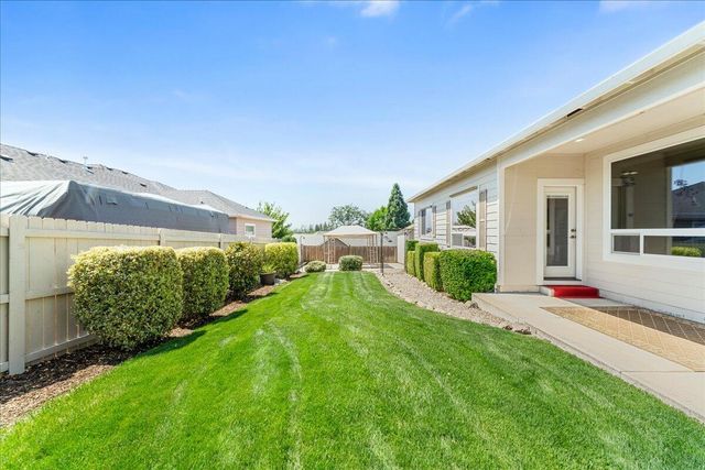 103 Greenmoor Drive, Eagle Point, OR 97524