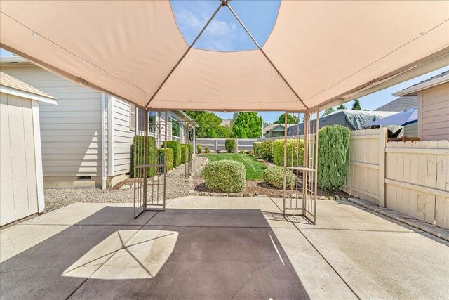 103 Greenmoor Drive, Eagle Point, OR 97524