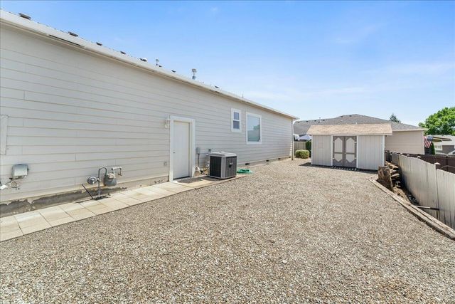 103 Greenmoor Drive, Eagle Point, OR 97524