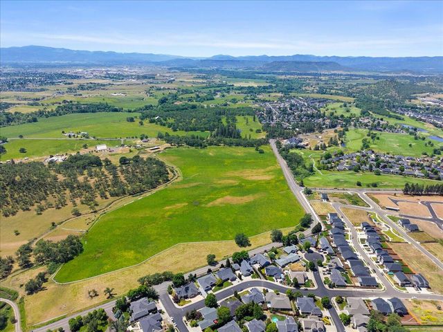 103 Greenmoor Drive, Eagle Point, OR 97524