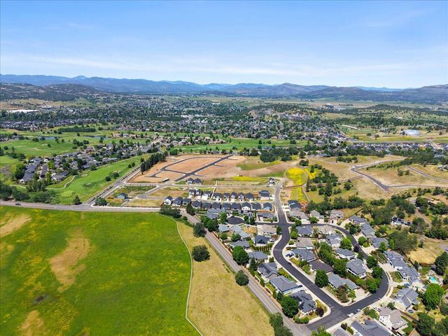 103 Greenmoor Drive, Eagle Point, OR 97524