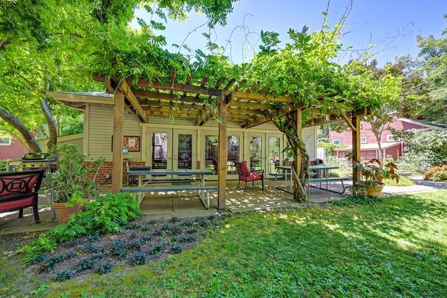 2004 5th St, Sacramento, CA 95818