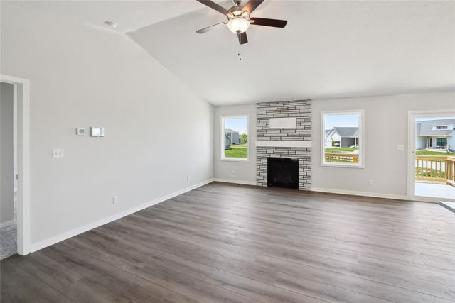 732 NE Deerfield Drive, Ankeny, IA 50021