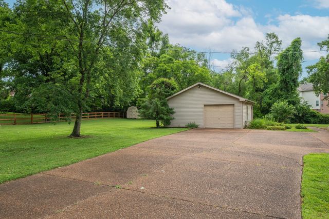 7316 Dunaway Dr, Nashville, TN 37221