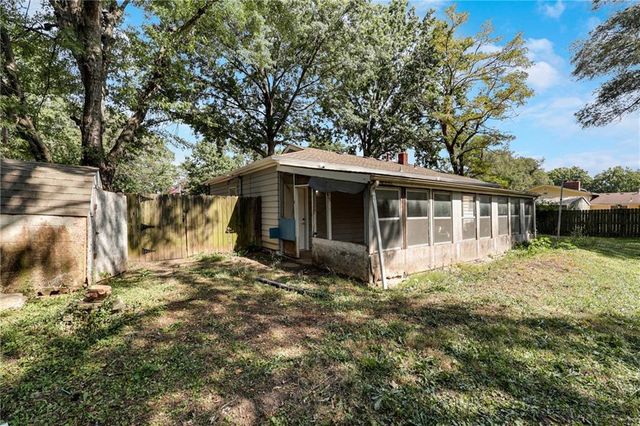 519 SE 4th Street Terrace, Lee's Summit, MO 64063