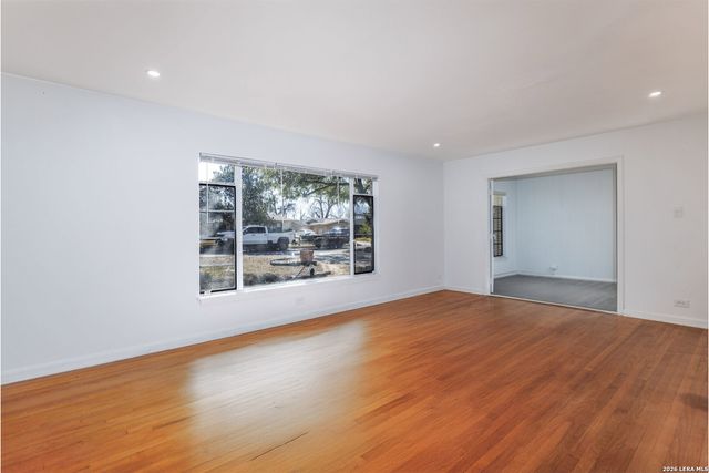 119 Beverly, San Antonio, TX 78201