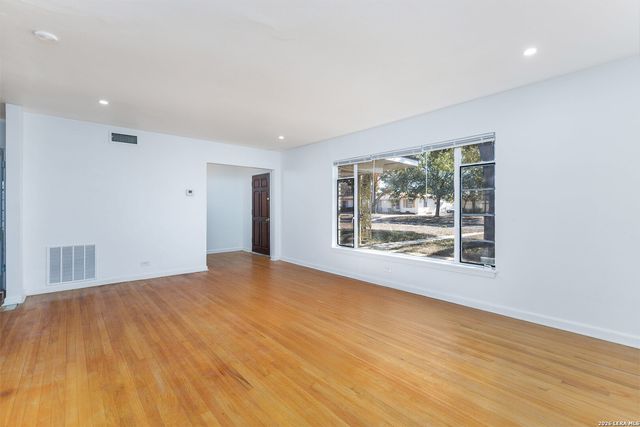 119 Beverly, San Antonio, TX 78201