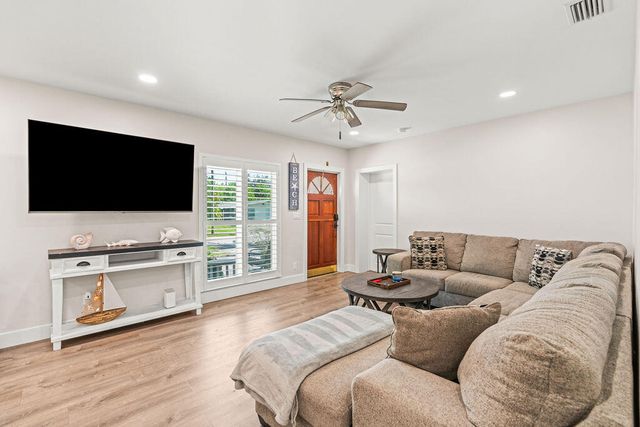 916 W DUVAL Street, Lantana, FL 33462