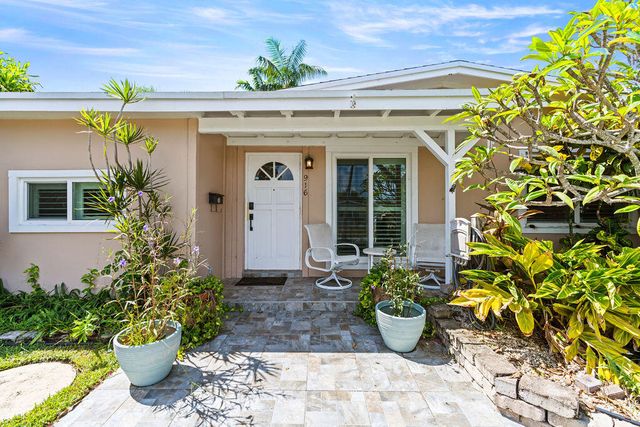 916 W DUVAL Street, Lantana, FL 33462