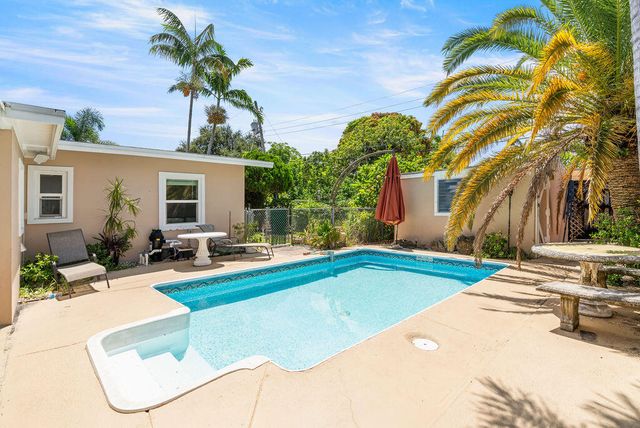 916 W DUVAL Street, Lantana, FL 33462
