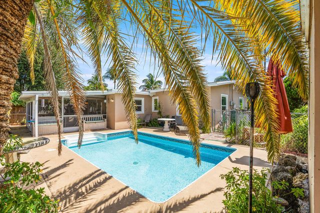 916 W DUVAL Street, Lantana, FL 33462
