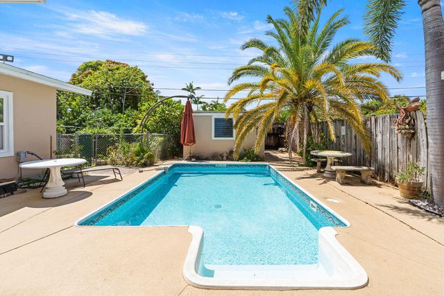 916 W DUVAL Street, Lantana, FL 33462