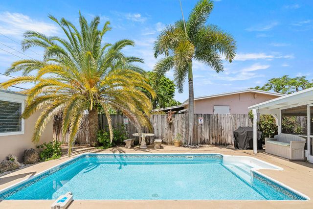 916 W DUVAL Street, Lantana, FL 33462